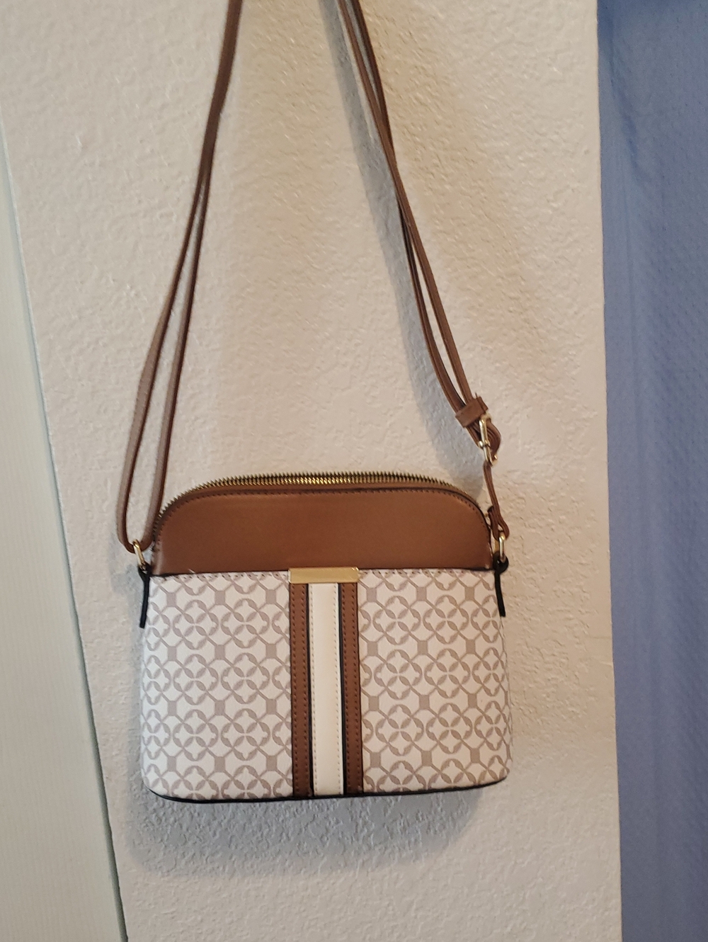 Source Unknown Cream and Brown Patterned Crossbody with Gold Accent